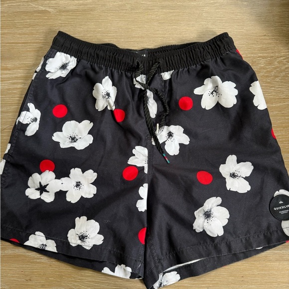 QUIKSILVER VOLLEY men’s black floral print summer shorts trunks size small - Picture 1 of 3